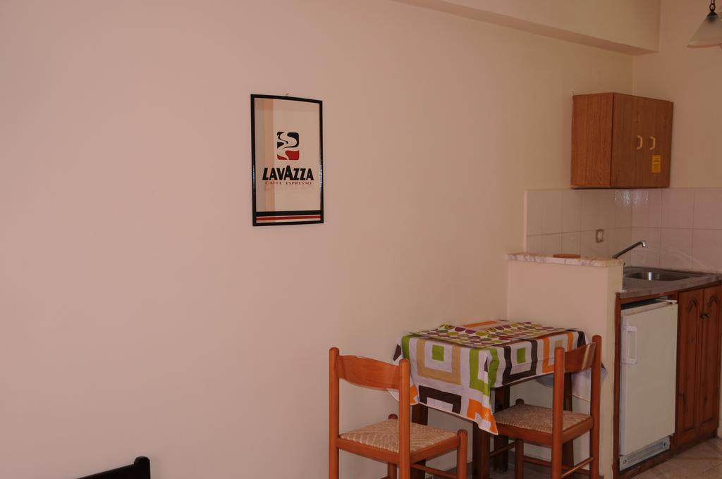 Appartement Vicky'S Garden à Kalamákion Extérieur photo