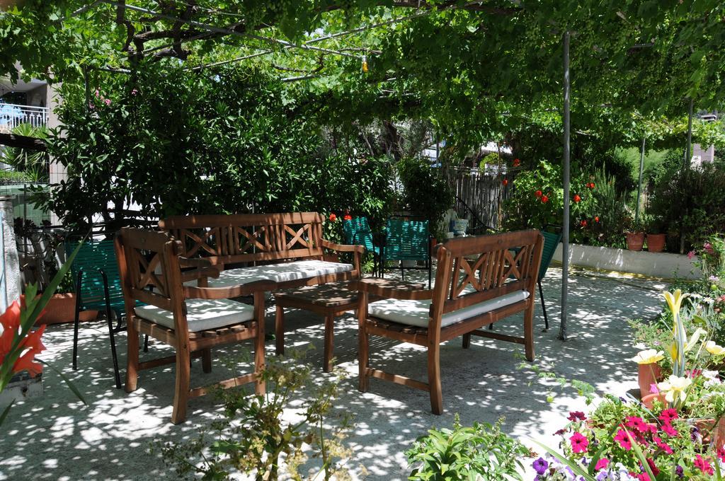 Appartement Vicky'S Garden à Kalamákion Extérieur photo