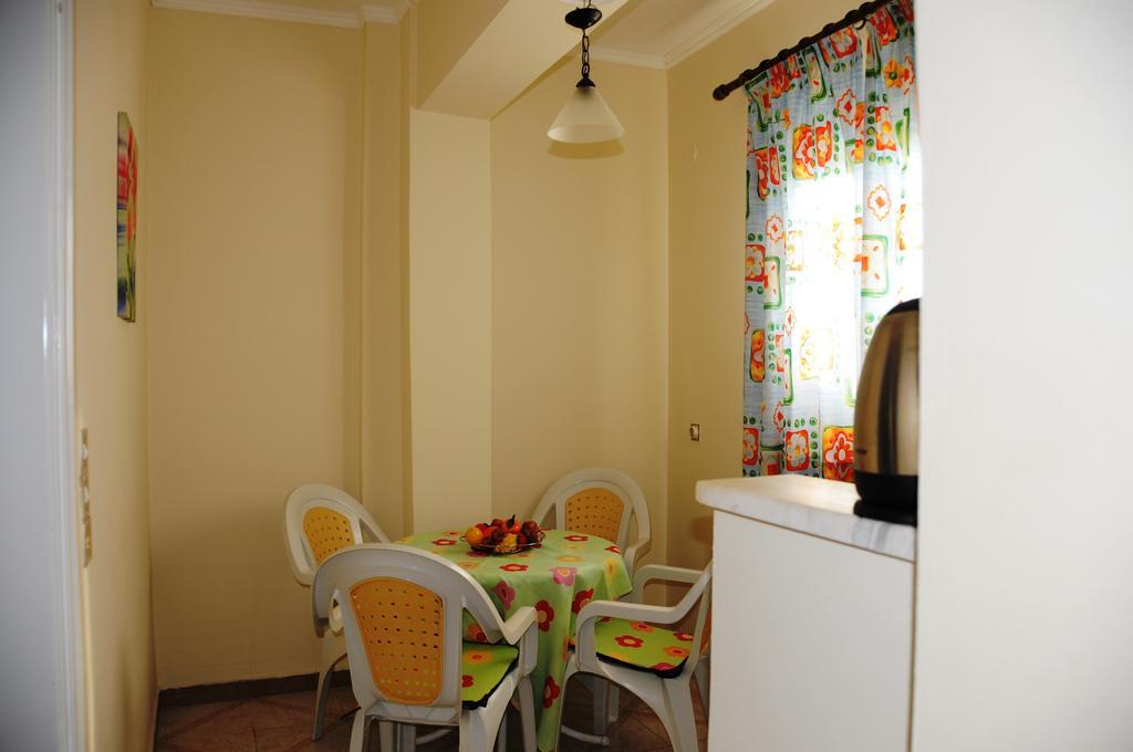 Appartement Vicky'S Garden à Kalamákion Extérieur photo