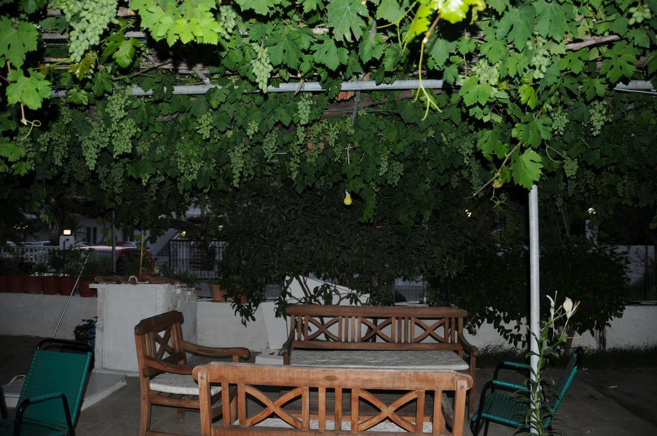 Appartement Vicky'S Garden à Kalamákion Extérieur photo